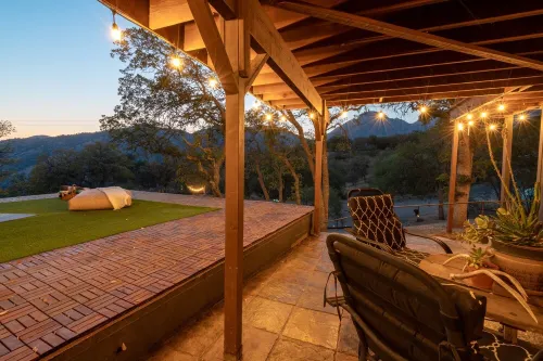 STUNNING VIEWS, CRISP IMMACULATE MOUNTAIN TOP HOME WITH HOT TUB