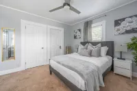 Lavish 3 Bedroom 1 Bath house-10 minutes to EWR/ FREE parking for multiple cars.