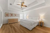 Saltwater Pool, Grill and Wi-Fi - Inviting Coastal Retreat