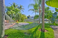 Private Canal Access and Tropical Courtyard Serenity - Island Luxury Retreat Hotels in Sanibel