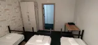 HOSTEL CHINOR Hotels near Octagonal Mausoleum