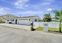 Game Room, Private Pool, Mini Golf Nearby - Charming Coastal Retreat