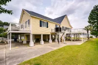 Waterfront Escape with Private Boat Dock - Tranquil Beach Retreat Hotels in Washington
