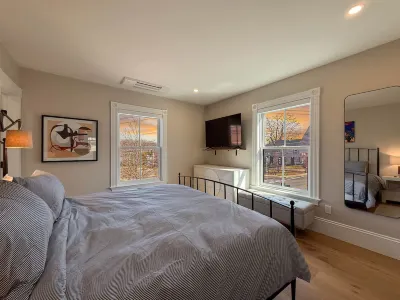 Kittery Cove | Luxe, Views, Walk to Portsmouth
