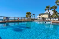 Stunning Seaview Retreat with Spacious Balcony, Near Beach Hotels in Lower Grand Lagoon