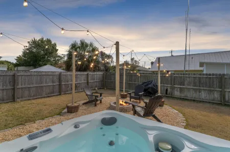 Game Room, Hot Tub and Outdoor Seating - Stunning New Build