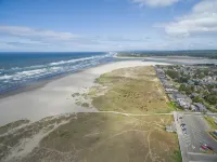 Charming Cottage with Beach Access - Inviting Coastal Retreat