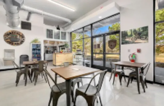 Luxury Amenities and Cycling Trails - Cozy Studio Oasis