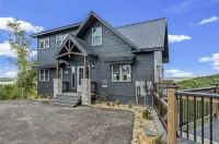 Stunning Lake Retreat - Indoor Pool, Hot Tub, Game Room Hotels in Jefferson County