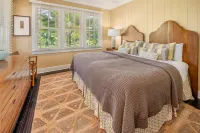 Spacious Bungalow with Golf Course View - Luxurious Island Retreat