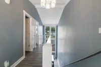 Wave-Free Swimming and Prime Location Fun - Tranquil Cove Oasis Hotel a Lake Ozark