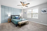 Full Kitchen, Outdoor Patio, and Large TVs - Modern Townhome Oasis Hotels in Clarksville