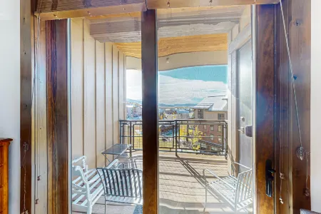 Trailhead Lodge 5113