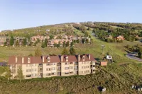 Ski-in/Ski-Out Access and Loft Space - Inviting Family Retreat Hotel a Granby