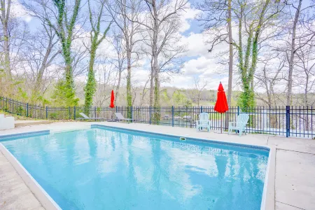 Stunning Retreat - Spa, Fireplace, Lake Views, Pool, Kayak