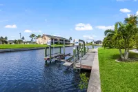 Solar Heated Salt Water Pool and BBQ Grill - Gorgeous Villa Oasis Hotel di Cape Coral