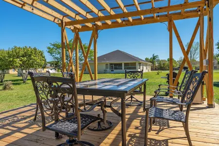 Luxurious 5-Bedroom Retreat: Gold Accents, Modern Amenities, & Fun