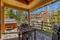 Ski-In/Ski-Out and Hot Tub Experience - Charming Cozy Retreat Hotels in Cascade
