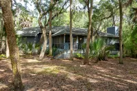 Charming Cottage with Screened Porch and Gourmet Kitchen - Inviting Retreat
