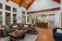 Riverside Oasis and Spacious Amenities - Charming Texas Retreat