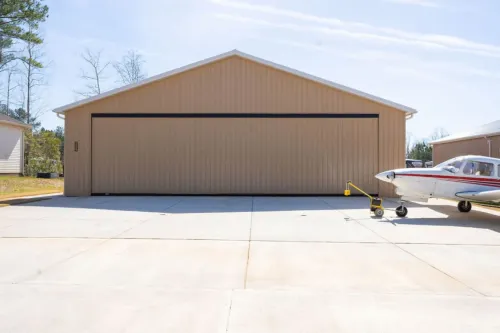 Aviation Enthusiast's Sky Retreat - WiFi Included