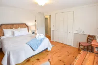 Game Space and Outdoor Shower - Delightful Coastal Retreat Hotels in Eastham