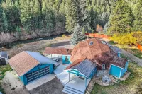 Geodesic Dome with Private Game Room and Tiny Home - Stunning Mountain Retreat