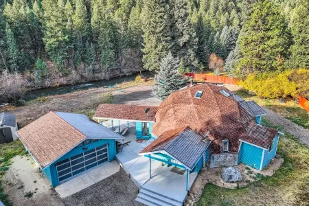 Geodesic Dome with Private Game Room and Tiny Home - Stunning Mountain Retreat