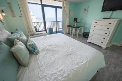 Spacious Condo with Pools and Balcony - Stunning Ocean View Escape Hotels in der Nähe von Myrtle Manor
