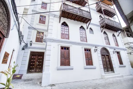 Tembo B&B Apartments Отели рядом с достопримечательностью «Персидские бани Хамамни»