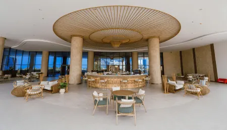 Aquamarine Cam Ranh - By Swandor Отели рядом с достопримечательностью «Пляж Бай Дай»