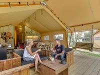 Tent Lodge with Sanitary Facilities at the Bedafse Bergen - Campsite Hotels in Uden
