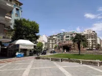 Cosy Open Large Studio by Galerious Parace YR11