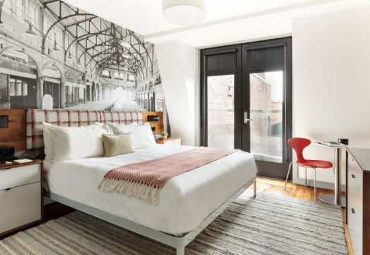 더 레볼루션 호텔