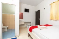 RedDoorz Plus @ Jalan Pumorow Manado Hoteles en Tikala
