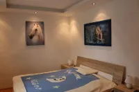 Zur Alpenruhe Hotels near Park am See