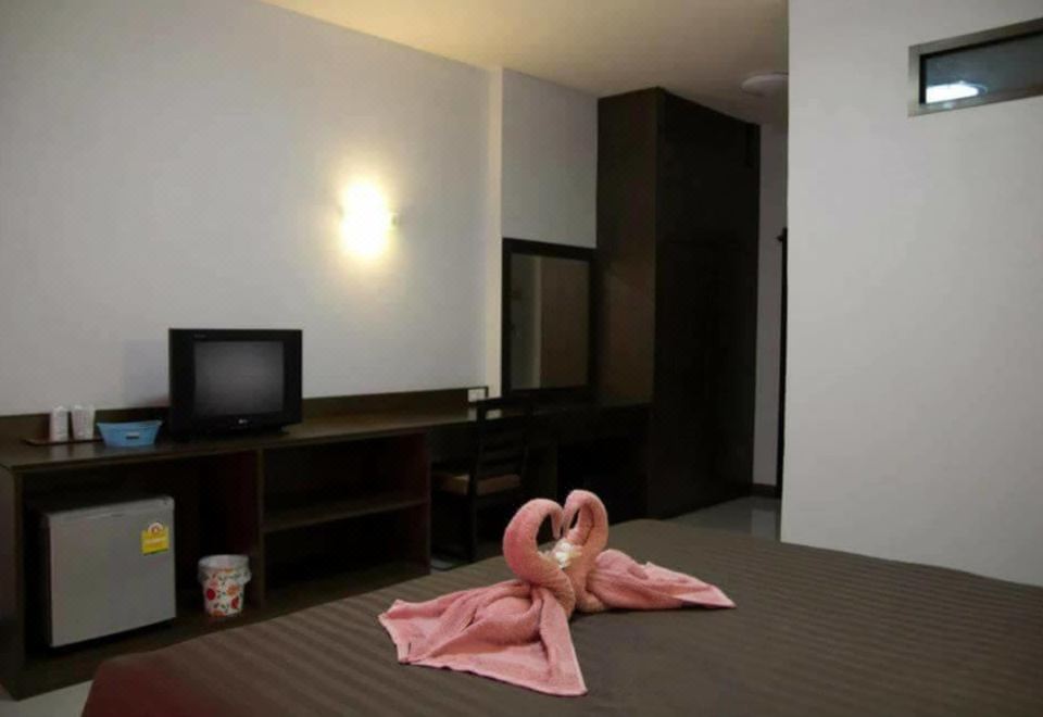 Ruysuk Hotel & Swimming Pool - Housity