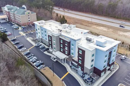 TownePlace Suites Raleigh-University Area Отели рядом с достопримечательностью «Уэйк Крисчен Академи»