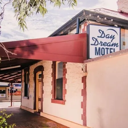 Daydream Motel and Apartments