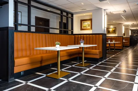 Adoryal Hotell Отели рядом с достопримечательностью «Passenger Terminal D»