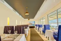The Yacht Hotel - Breakfast