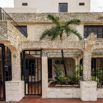 VIca Guest House Con Piscina en la Entrada de la Zona Hotelera