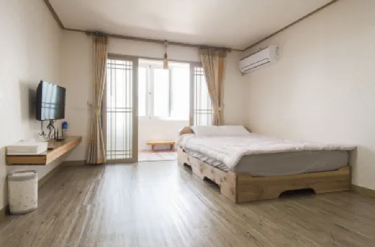 ออน เดอะ สโตน เกสต์เฮาส์ 2 - โฮสเทล โรงแรมใกล้Seongsan-eup Cruise Ship