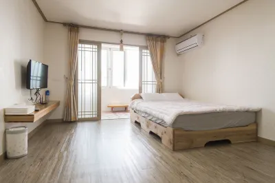 On the Stone Guesthouse 2 - Hostel Hotels in 