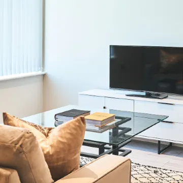 Studios in Central Bracknell, 30mins from London