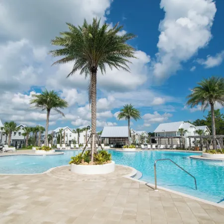 Steps to the Resort Style Pool & Across from the Big Chill