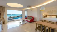Friemily Poolvilla & Hotel - parking