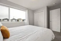 Luxury Modern Home - Livingstone Hotels in Rocky View County
