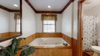 Little Mountain Hideaway 2 Bedroom Cabin by RedAwning