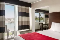 Ramada by Wyndham Sarasota Waterfront - Parvekkeita
